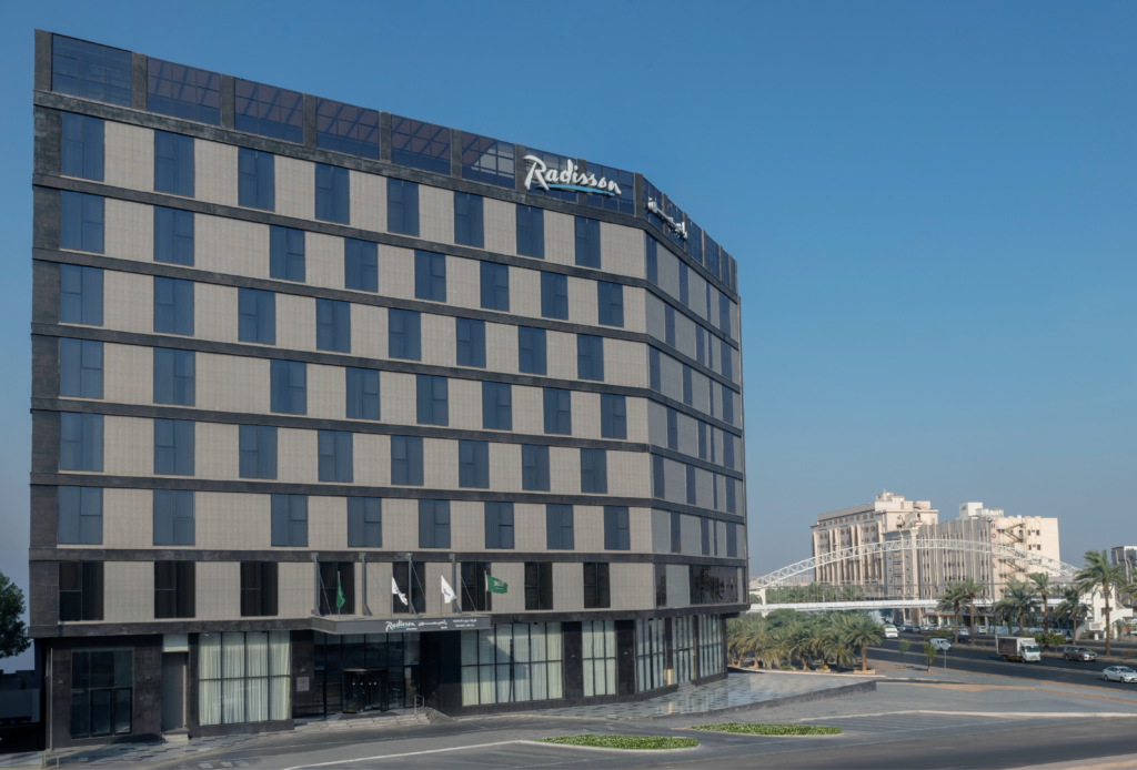 Radisson Hotel Madinah – Hotel Exterior | فندق راديسون المدينة – الواجهة الخارجية للفندق