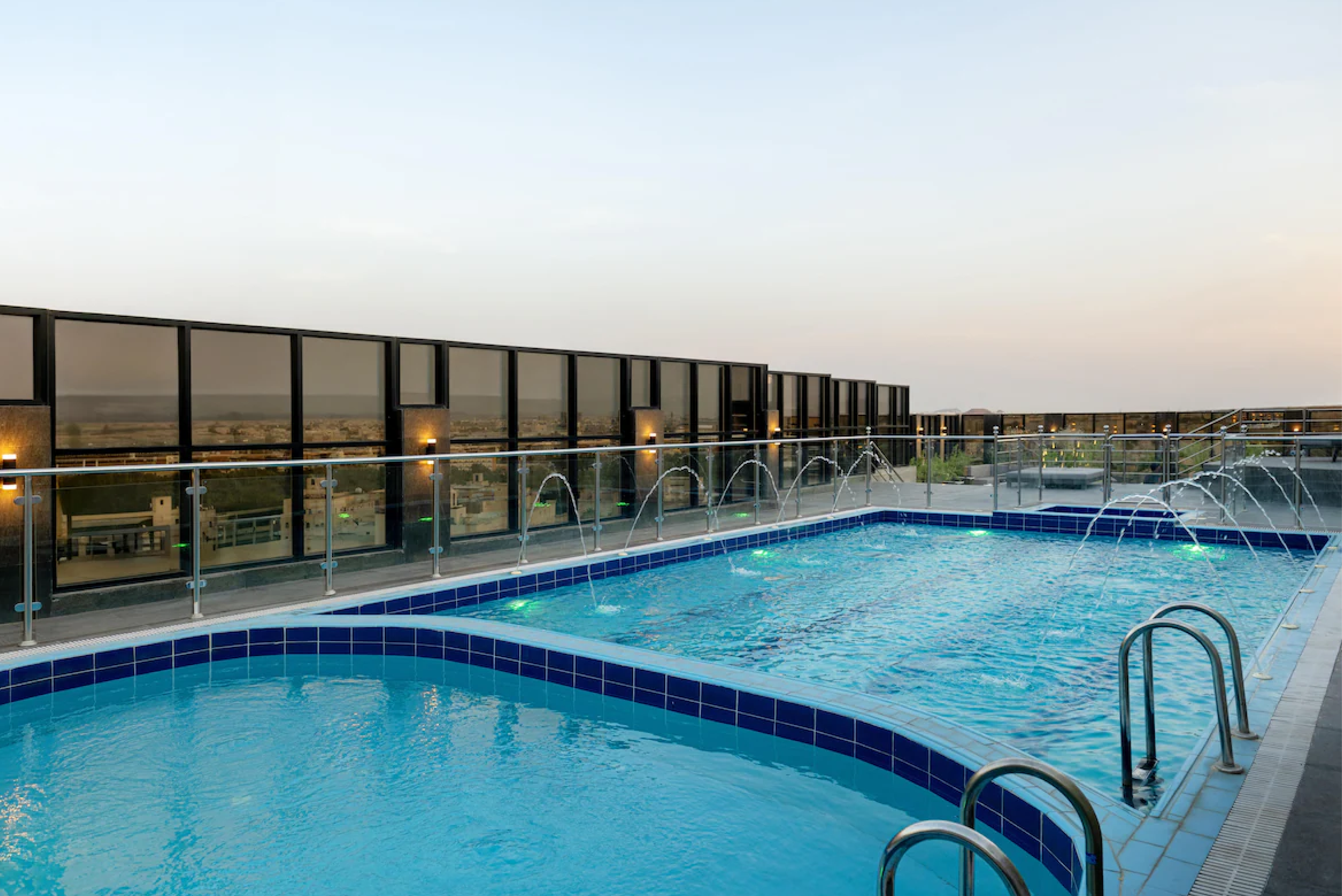 Radisson Hotel Madinah – Swimming Pool | فندق راديسون المدينة – المسبح